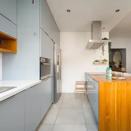 Metro Ursynow Superior By Bookinghost * Warszawa