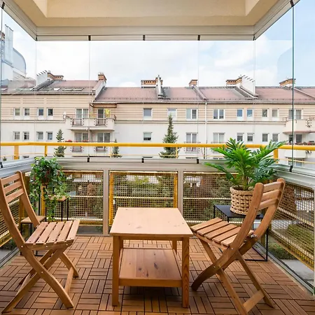 Metro Ursynow Superior By Bookinghost