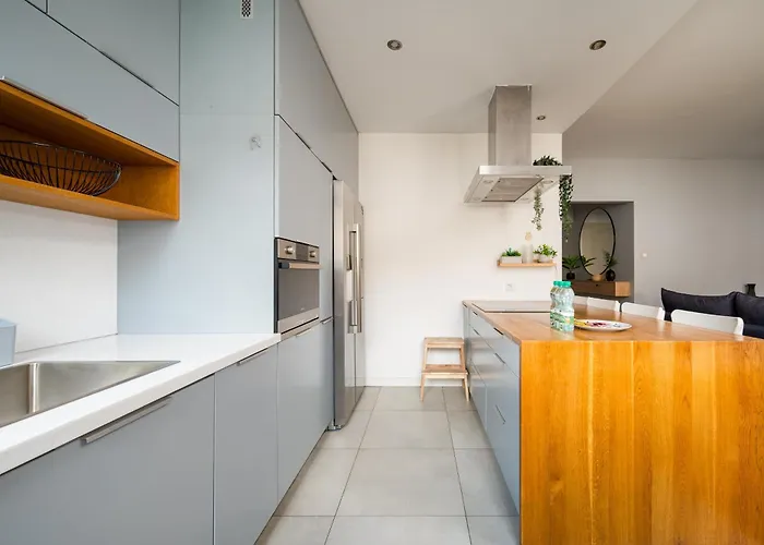 Metro Ursynow Superior By Bookinghost * Warsaw