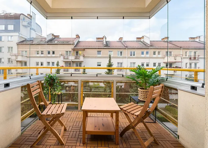 Metro Ursynow Superior By Bookinghost