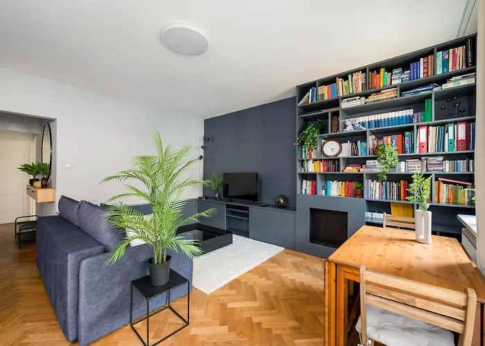 Metro Ursynow Superior By Bookinghost *