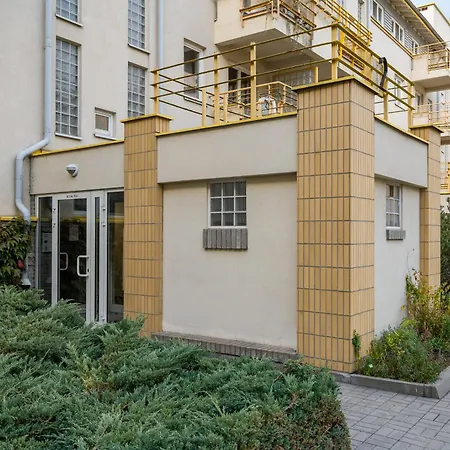 Metro Ursynow Superior By Bookinghost