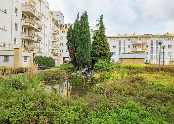 Metro Ursynow Superior By Bookinghost *