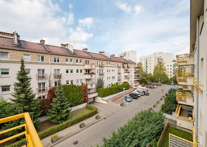 Metro Ursynow Superior By Bookinghost *