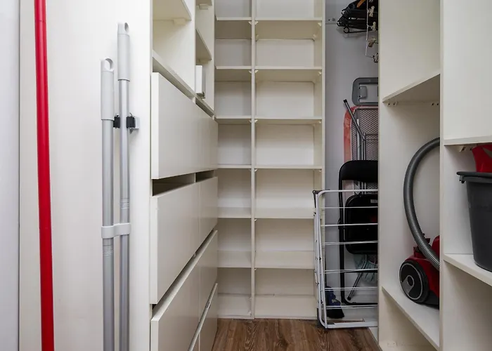 Metro Ursynow Superior By Bookinghost