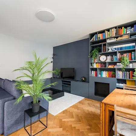 Metro Ursynow Superior By Bookinghost *