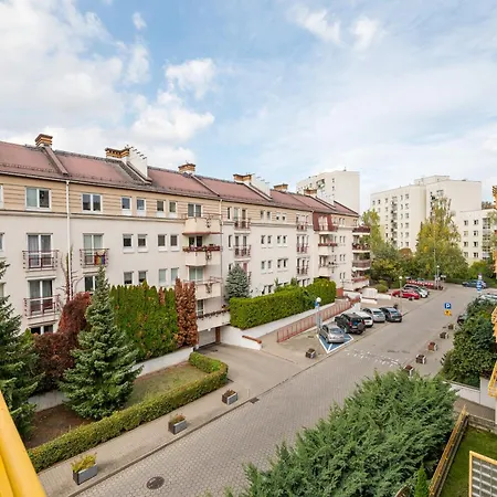 Metro Ursynow Superior By Bookinghost *