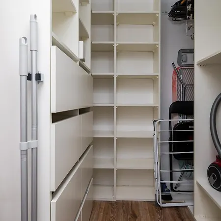 Metro Ursynow Superior By Bookinghost